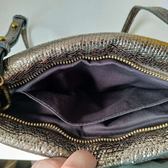 Madewell - The Puff Crossbody, Textured Leather Purse In Metallic Pewter - Picture 8 of 12